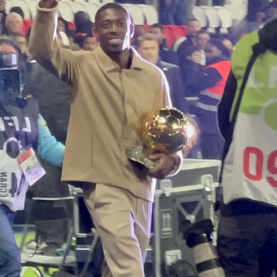 Paris s’impose face à Auxerre et célèbre son Ballon d’Or Ousmane Dembélé 