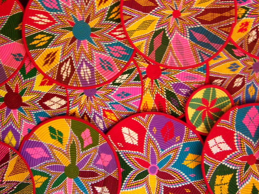DIAPORAMA  :  Artisanat  ABESHA  d'Axoum : Les fabuleuses couleurs des plateaux et couffins tressées  