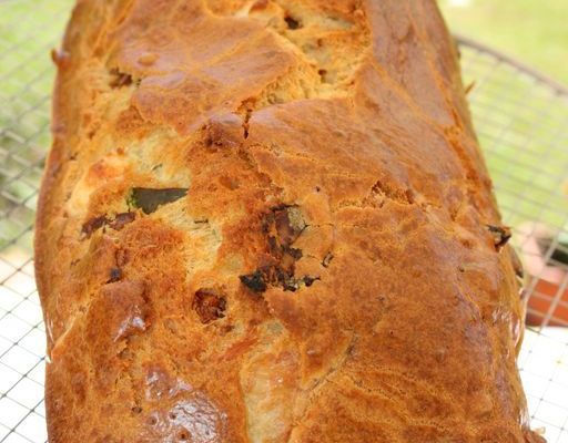 Cake aux tomates séchées et aux crottins de Chevignol