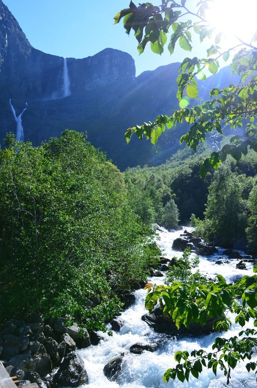 Le long de la route 192 et cascade de Mardalsfossen