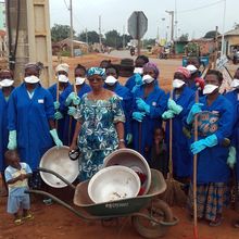 Les femmes balayeuses de Djakotomey, un peu oubliées, méritent bien un article.
