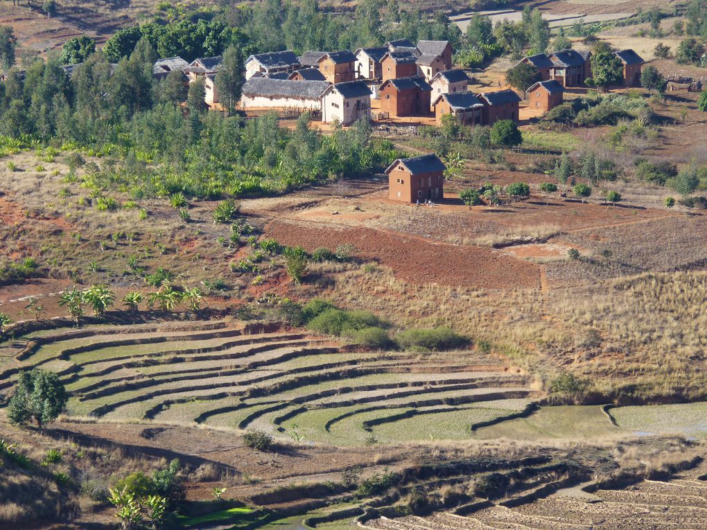 Première étape lors de notre périple le long de la fameuse RN7: Tana et la région des Hauts Plateaux