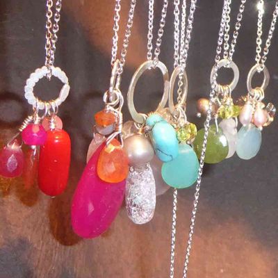 Nouveau : des colliers talismans uniques