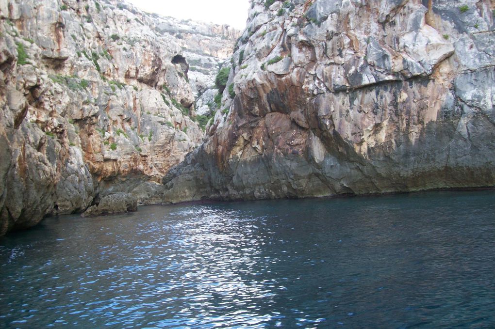 La côte sud, c’est la partie sauvage de Malte ! Ses grottes marines, 
ses temples néolithiques, ses ports aux barques de pêche colorées … 
possèdent un charme authentique.