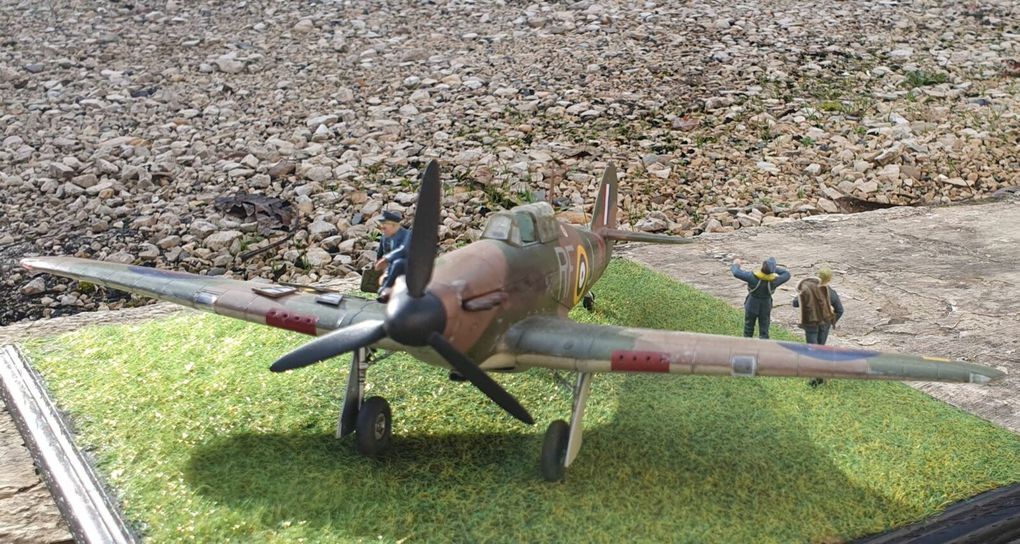 Un petit diorama autour d'un Hawker Hurricane "bataille d'Angleterre"