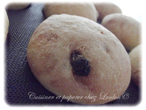 petites boules de campagne aux raisins secs