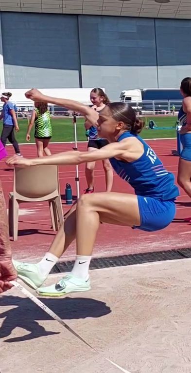 Lily-Rose CARANTA, 2e du triathlon, déterminée sur 80m haies, 120m et au saut en longueur