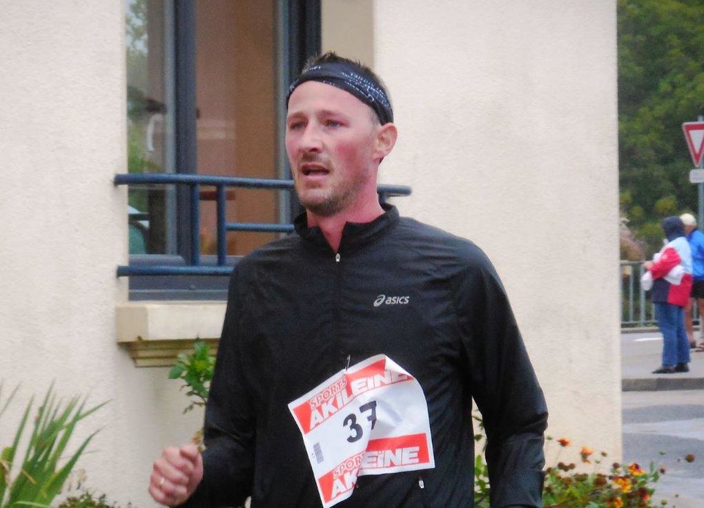 Les coureurs à l'arrivée, la fatigue est visible sur les visages