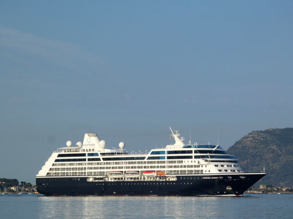 AZAMARA JOURNEY , arrivant dans le port de Toulon le 29 mai 2023