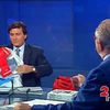 Les grands moments politiques : Paul Amar propose des gants de boxe à Jean-Marie Le Pen et Bernard Tapie