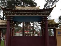Le datsan  (temple bouddhique) est assez récent,  bien entretenu. Il possède encore tous ses moulins  à  prière,  ses lampes à beurre et ses tambours 