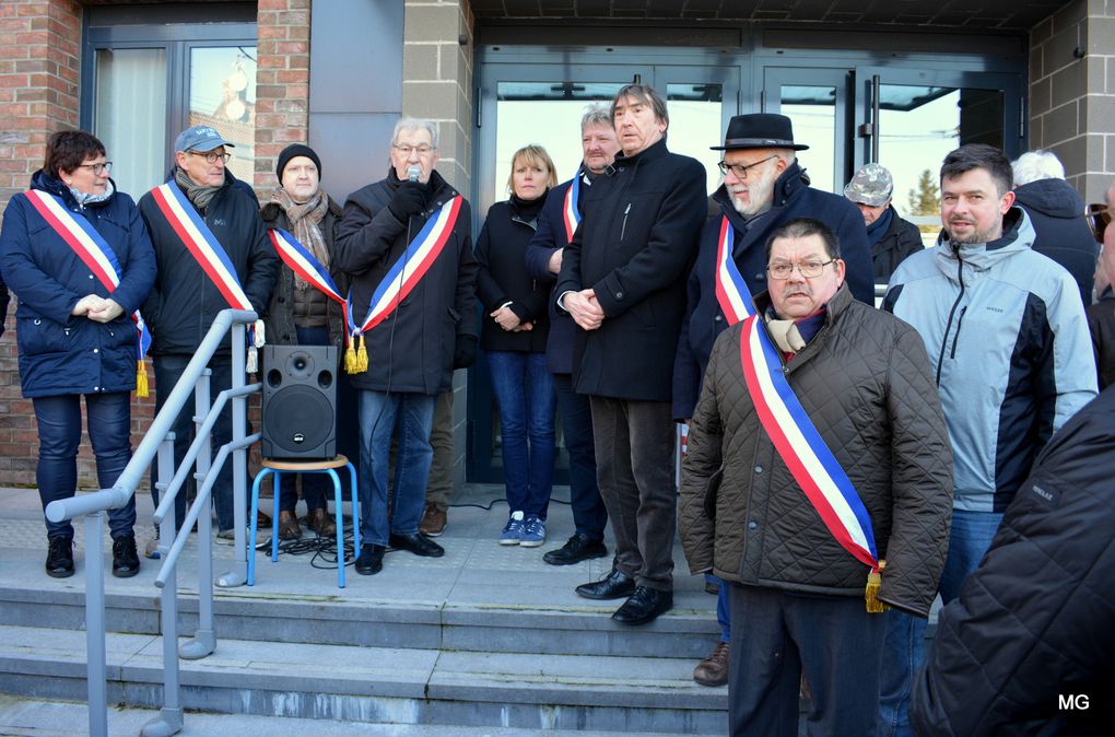 Réunion devant la mairie de Monchecourt (59234) pour protester contre le projet d'implantation d'éoliennes lancé par la société Boralex - Photos : 26 février 2023.