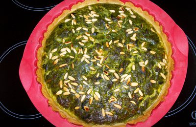 TARTE EPINARDS, OLIVES ET PIGNONS