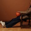 Kobe aggravated finger injury, choosed rest over surgery