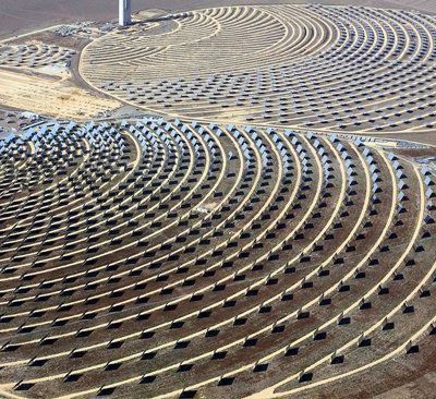 Oxford Business Group (OBG) écrit: " Le projet solaire Noor constitue le fer de lance de la stratégie marocaine en matière d'énergie propre"