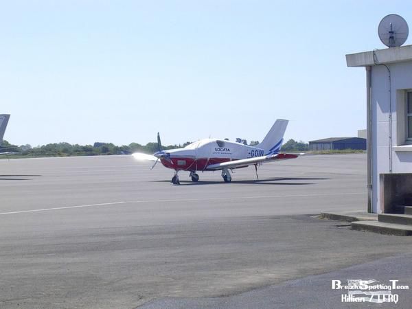 Ceci est l'album qui contient toutes les photos des journ&eacute;e spotting &agrave; l'a&eacute;roport de Quimper-Cornouaille. <br /> <br /> La pr&eacute;sentation est la suivante ; les l&eacute;gendes des photos en haut ( class&eacute;es par date ), chacune menant &agrave; la photo concern&eacute;e, et en bas, toutes les photos &quot;en vrac&quot;, que vous pouvez regarder de n'importe quelle journ&eacute;e !<br /> <br /> Bon visionnage :)<br /><br /><span style="font-weight: bold;"><span style