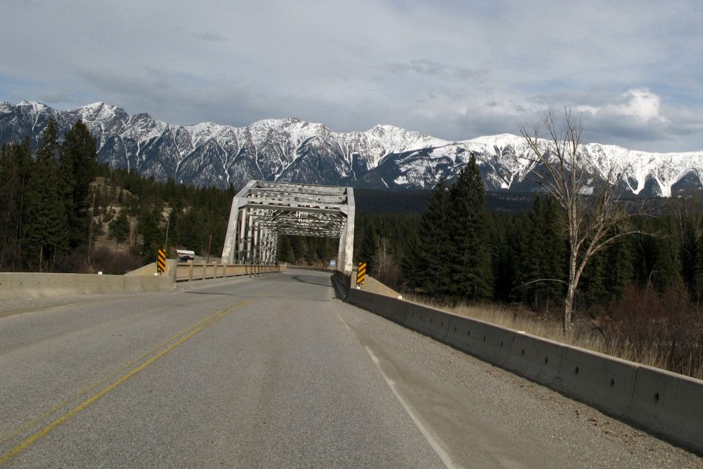 Deux mois bien charges : ski de rando entre Colombie Britannique et Alberta, kayak sur Vancouver Island, visite de Toronto et Ottawa, canoe en Ontario, debut du printemps a Montreal et Mont Tremblant, chutes du Niagara et decouverte du Nouveau Brunsw