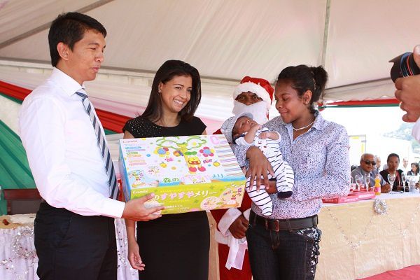 Dernier Noël de la Présidence de la Transition à Ambohitsorohitra, avec le couple présidentiel, Mialy et Andry Rajoelina et leurs enfants.