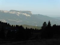 Au départ, une vue sur le Mont Granier. Le Tournetalon. La Combe de Savoie et le massif des Bauges avec le Mont Colombier, la Dent d'Arclusaz et le Trélod.