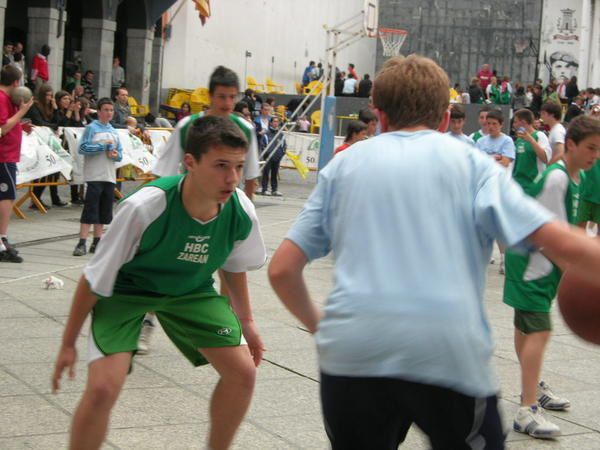 Journée du samedi 7 juin 2008. De nombreux jeunes du club sont allés participer au tournoi de street basket organisé par Azpeitia