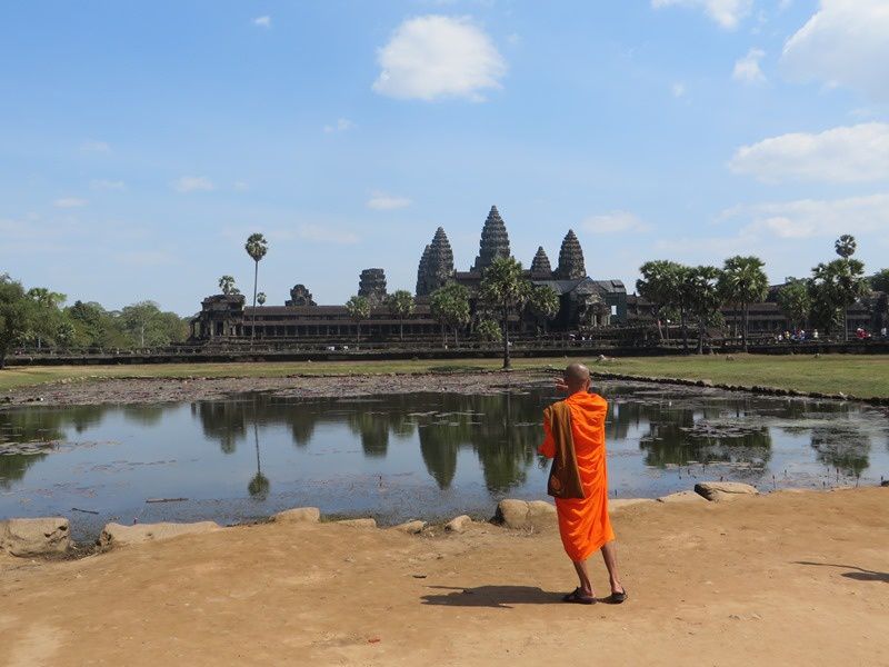 Et voici le fameux Angkor Vat et ses touristes en tous genres