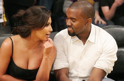  Ladné ženské krivky sú výraznou črtou Kim Kardashian. A zdá sa, že táto hviezda reality show si našla spôsob, ako ich ešte vylepšiť. Jej novou vášňou sú korzety, ktoré zužujú pás