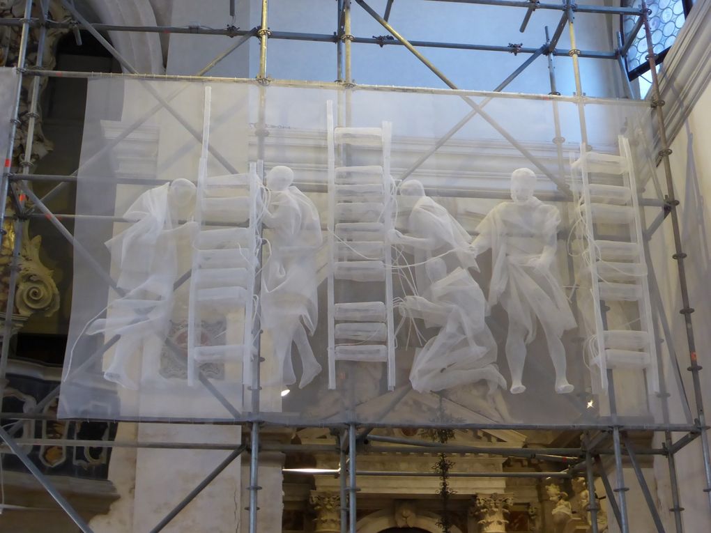 Recycle Group, Conversion, Chiesa di Sant'Antonin, Venise © Le Curieux des arts Antoine Prodhomme. Événement collatéral de la 56ème exposition Internationale d'Art - la Biennale di Venezia. 8 mai et octobre 2015