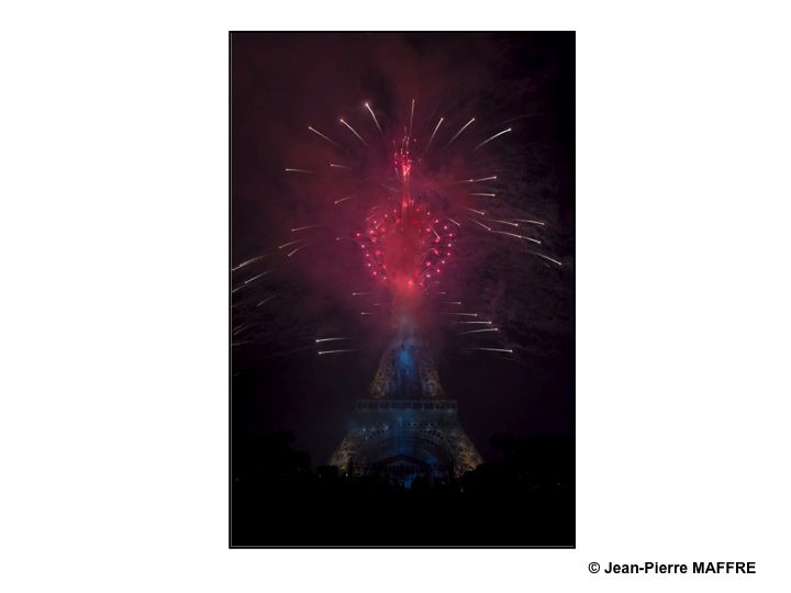 Comme pour le passage en l'an 2000, Paris a choisi la Tour Eiffel pour son traditionnel feu d'artifice du 14 juillet. Il sera difficile de trouver un meilleur endroit.
