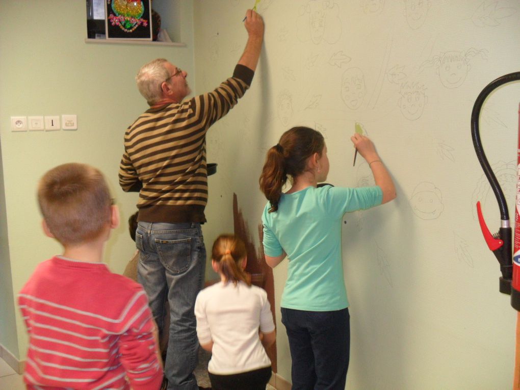 Fresque murale avec papys mamies des enfants du RPI le 23 novembre 2016