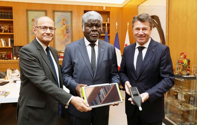 Villes durables en Afrique  Christian Estrosi reçoit Robert Beugré Mambe, ministre-gouverneur du district autonome d’Abidjan, ville jumelle de Nice