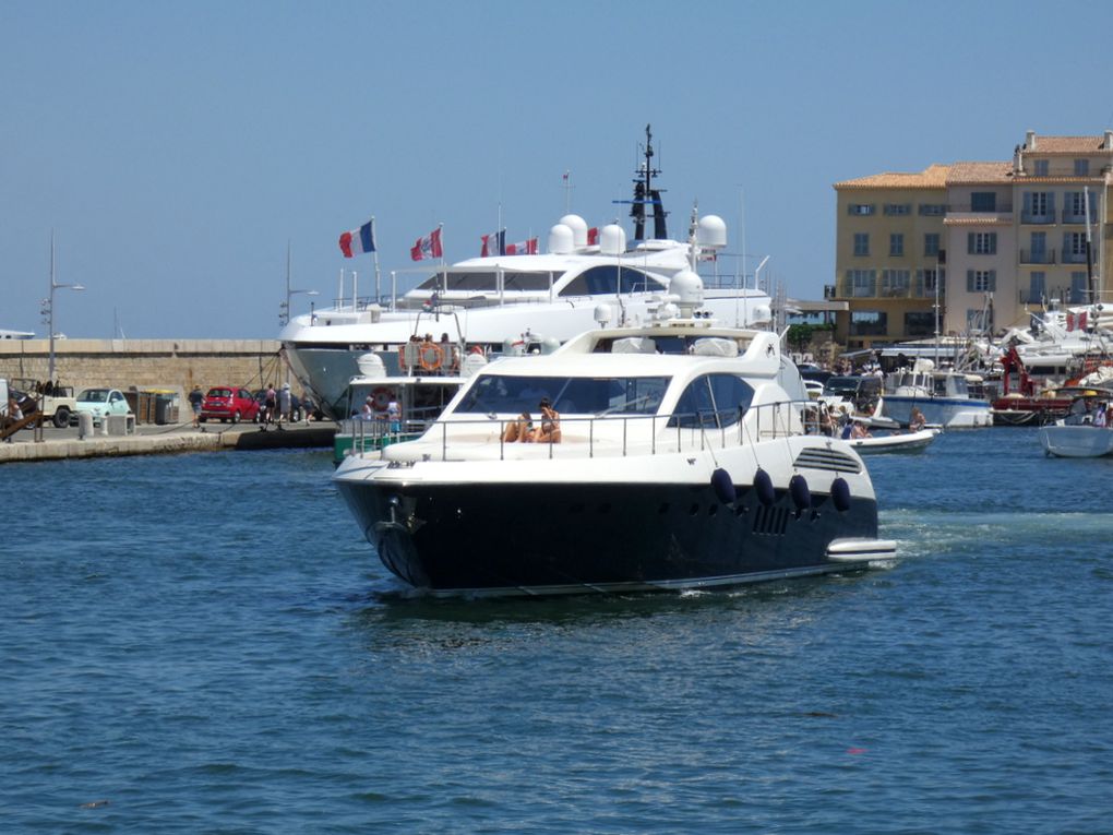 LAZANDRA , appareillant du port de Saint Tropez le 16 juillet 2019