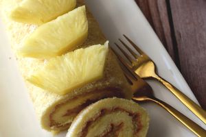 Gâteau roulé à l'ananas frais