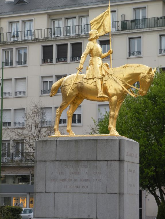 Un aperçu de mes œuvres et de la ville de Caen(basse Normandie).
 Bonne visite et n oubliez pas les commentaires et ou vous inscrire à la newsletter-sur le coté.
merci
         Merci