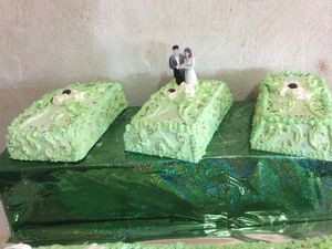 et toujours le gâteau de mariage de Tatie Noro en cadeau. C'est devenu une tradition maintenant !