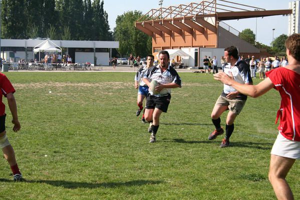 <p>C'est album est consacr&eacute; au fameux <span style="FONT-STYLE: italic">tournoi intercaf&eacute; de rugby &agrave; XIII de Nantes</span>. Cette merveilleuse comp&eacute;tition regroupe licenci&eacute;s et novices, gar&ccedil;ons et filles dans un seul but : d&eacute;fendre haut et fort les couleurs de son caf&eacute; ou resto pr&eacute;f&eacute;r&eacute; !!<br /><br />Retour sur les grands moments de cette comp&eacute;tition...</p>
<p>&nbsp;</p>
<p><em>Droit &agrave; l'image : Si vous ne