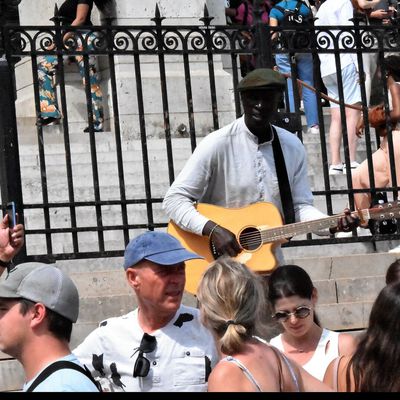 LE BLUESMAN DU SACRE-COEUR A PARIS