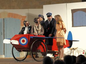 Les Comédiens d'Avignonet dans leurs créations précédentes "Les vacances de Poulidor", "Mirandol ne vole pas haut", "Chez Léontine", "Raoul en majuscules"...