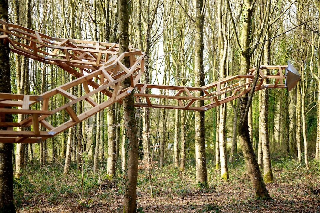 Domaine de Kerguéhennec, dans le Morbihan, où l'on peut voir des sculptures en se promenant dans le parc et où ont lieu régulièrement des expositions temporaires.