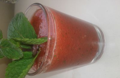 Smoothie de pastèque à la menthe fraîche