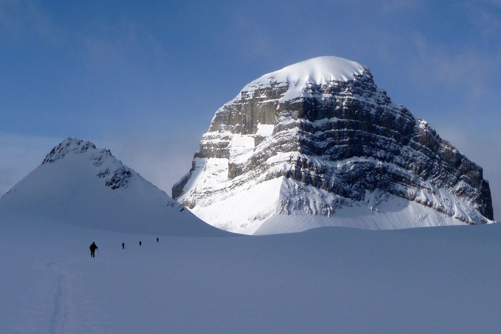 Deux mois bien charges : ski de rando entre Colombie Britannique et Alberta, kayak sur Vancouver Island, visite de Toronto et Ottawa, canoe en Ontario, debut du printemps a Montreal et Mont Tremblant, chutes du Niagara et decouverte du Nouveau Brunsw