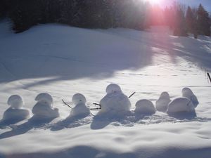 La descente sur le Bersend et l'accueil que nous y réservent de charmants bonhommes de neige