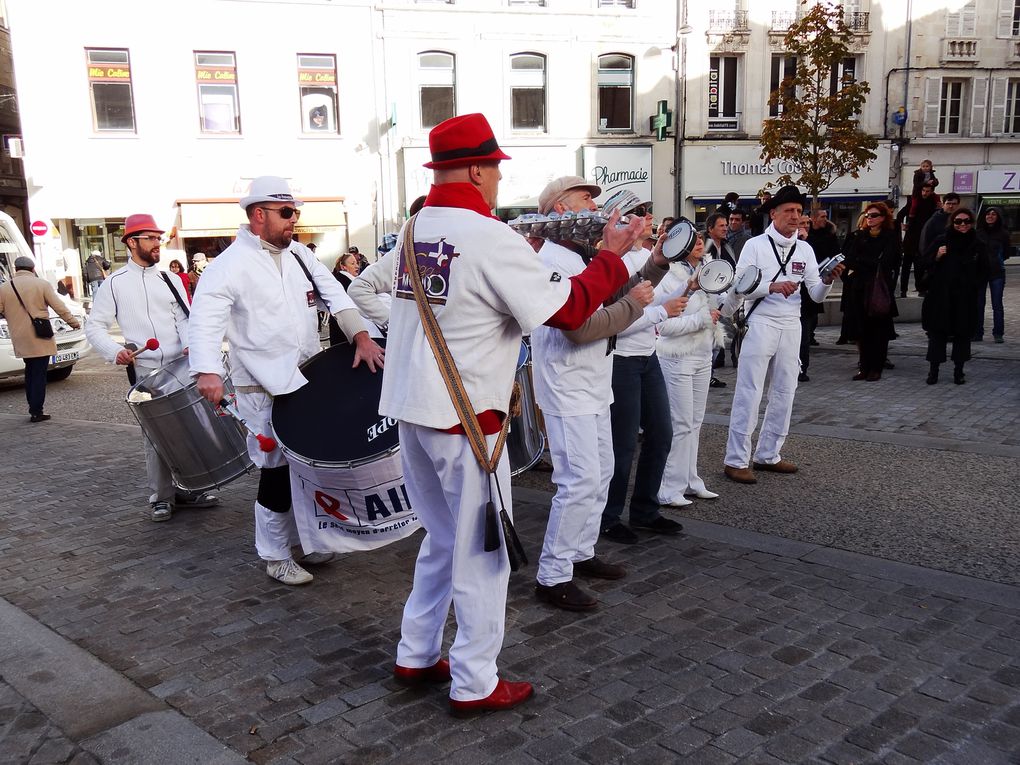 Photos sur le vif de Cathy Barbeau. Prim'A Corps avec BATUCA NIORT!