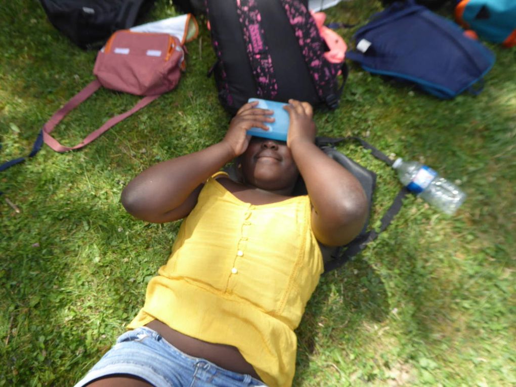 Jeux calmes et repos pour certains