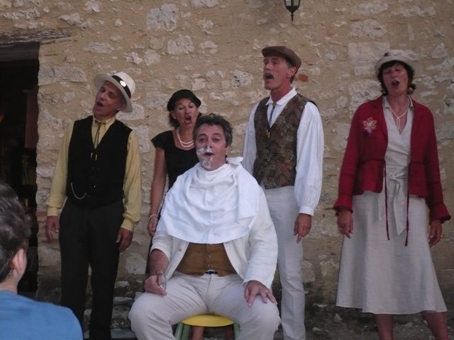 concert lecture à la librairie de Sarrant dans le Gers. Accueil chaleureux de Didier et Catherine et participation de nos amis lecteurs avec des romans américains.