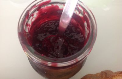 Confiture aux fruits rouges