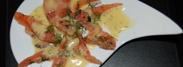 Saumon « gravlak », sauce moutarde