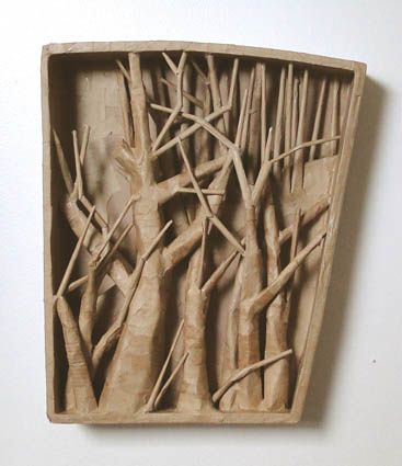 Reliefs en carton brut. dimensions variées. Le carton retourne à l'arbre.