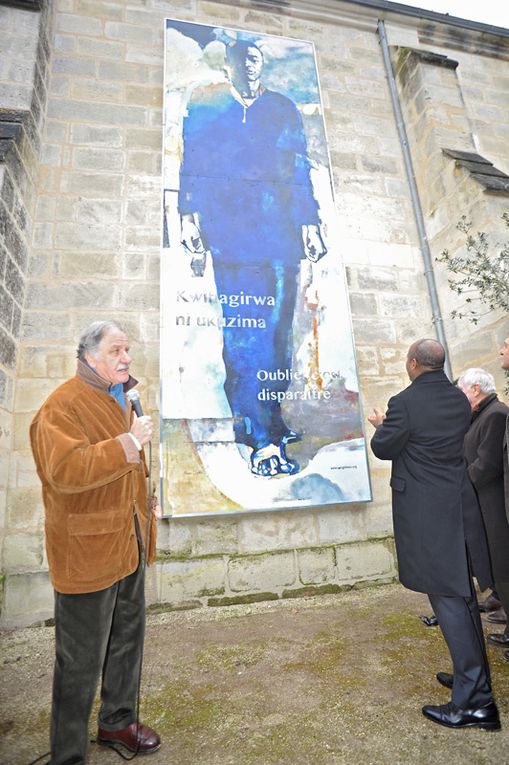 Inauguration de l'Homme debout: "Oublier, c'est disparaître", le 30 novembre 2013, à Bègles