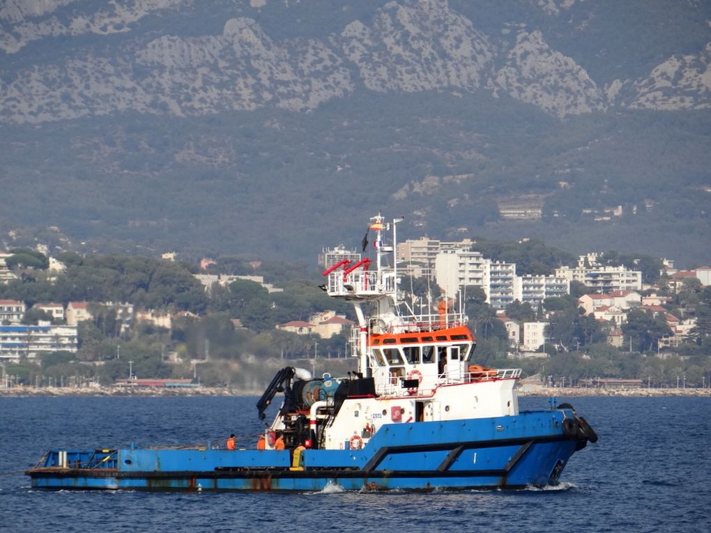 ATENES , remorqueur espagnol appareillant de Toulon le 20 octobre 2017