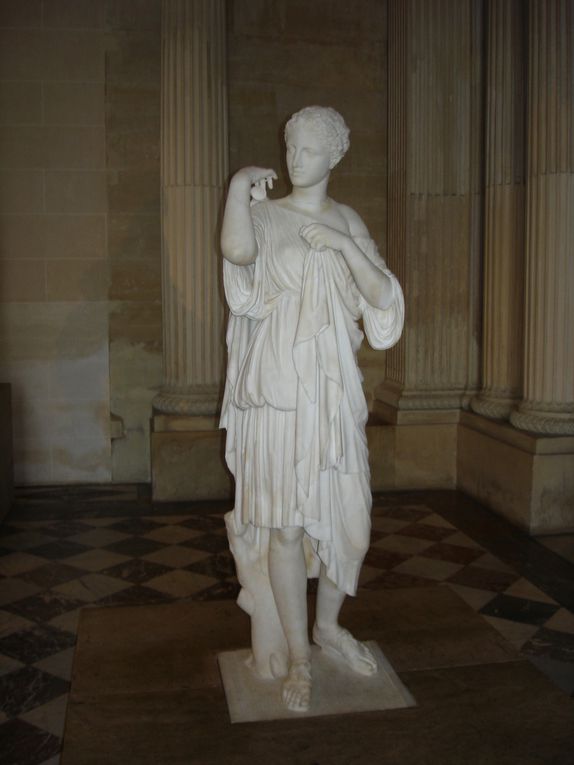 Images du Musée du Louvre, visité par les Cinquièmes latinistes.